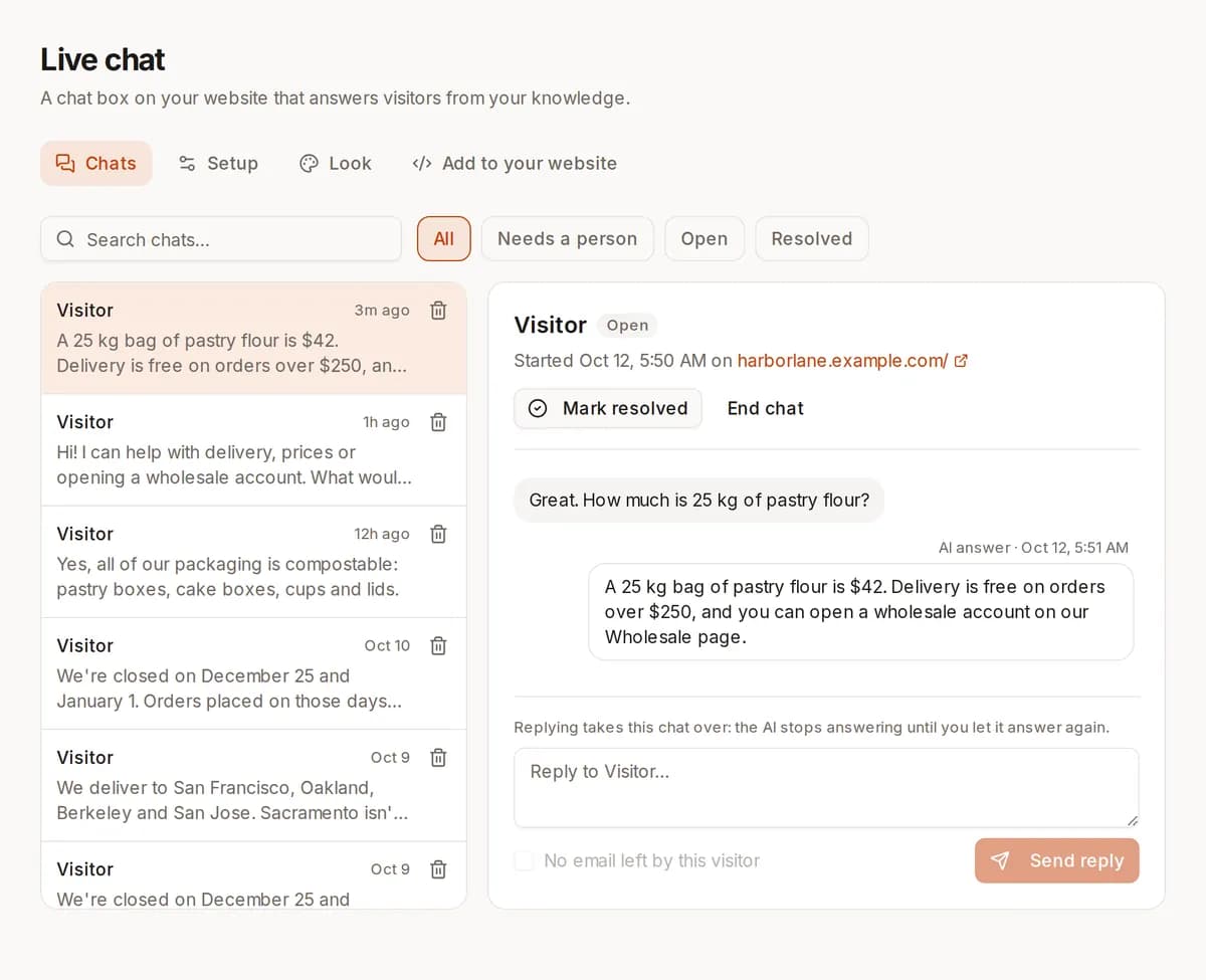 ReachClaw Live chat page: a list of website chats and an open chat where a visitor asks about delivery to Berkeley and the price of pastry flour, with the answers and the pages they came from.